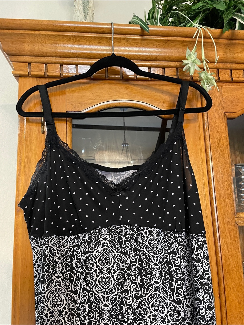 DELTA BURKE plus SZ 3X Black & White Printed Slip gown w front lace adj straps - Picture 3 of 10